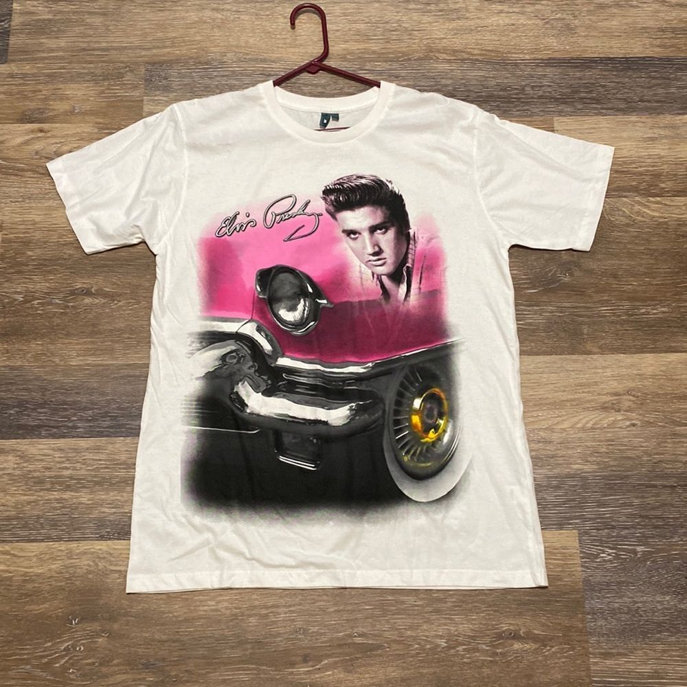 E313 NWOT Graceland Elvis Presley T-shirt Sz. L